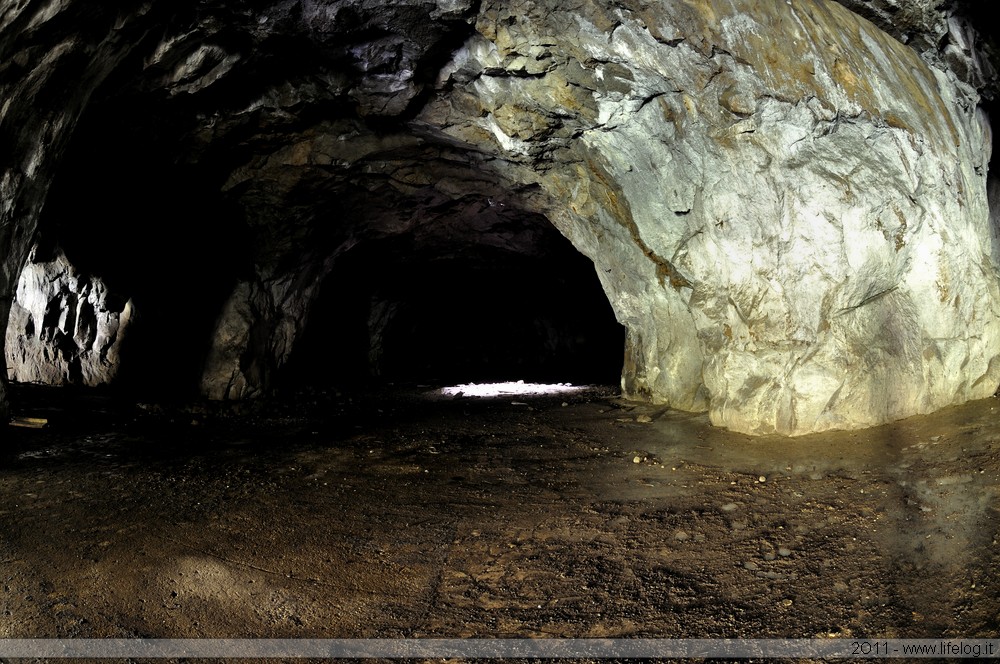 Tobacco leaves desiccation cave