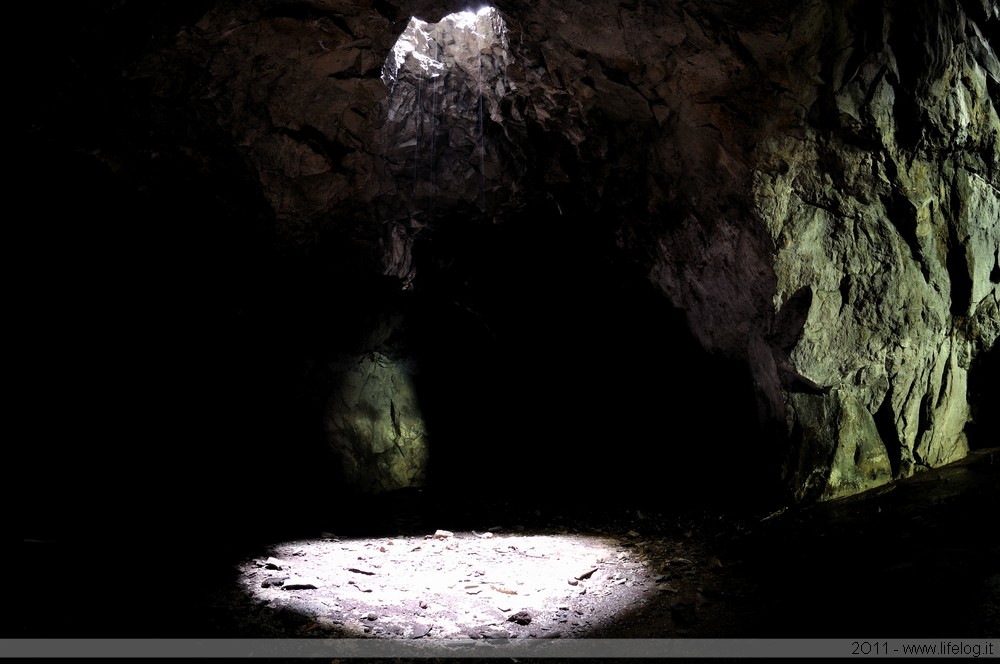 Tobacco leaves desiccation cave