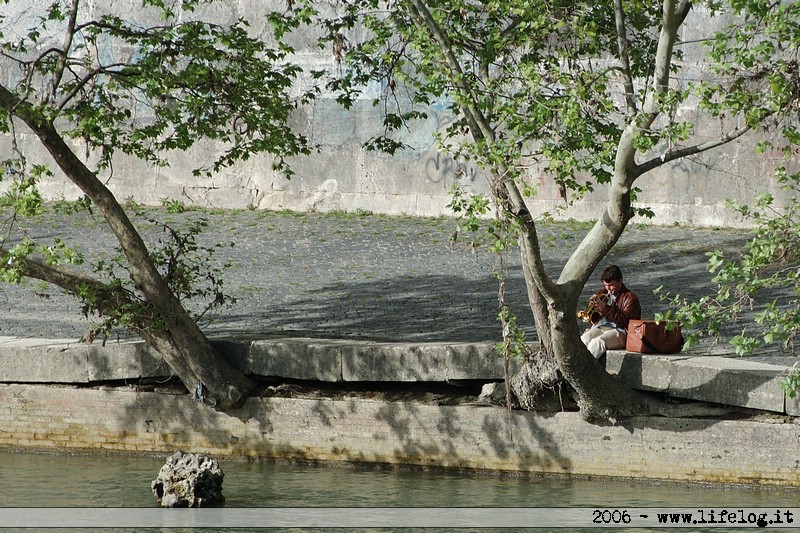 Musicista sul Tevere - Roma - Pietromassimo Pasqui 2006