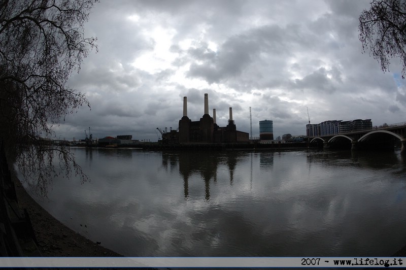 London Battersea Power Station (Animals, Pink Floyd) - Pietromassimo Pasqui 2007