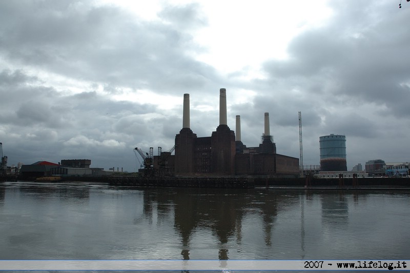 London Battersea Power Station (Animals, Pink Floyd) - Pietromassimo Pasqui 2007