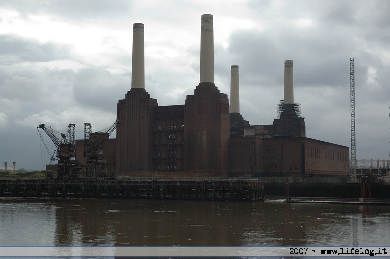 London Battersea Power Station (Animals, Pink Floyd) - Pietromassimo Pasqui 2007