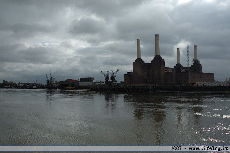 London Battersea Power Station (Animals, Pink Floyd) - Pietromassimo Pasqui 2007