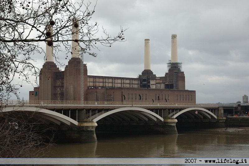 London Battersea Power Station (Animals, Pink Floyd) - Pietromassimo Pasqui 2007