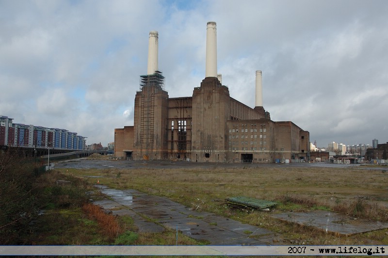 London Battersea Power Station (Animals, Pink Floyd) - Pietromassimo Pasqui 2007