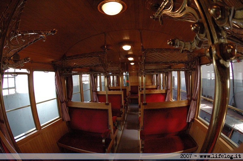 Antica carrozza ferroviaria - Museo della stazione di Tempio Pausania - Sardegna - Pietromassimo Pasqui 2007