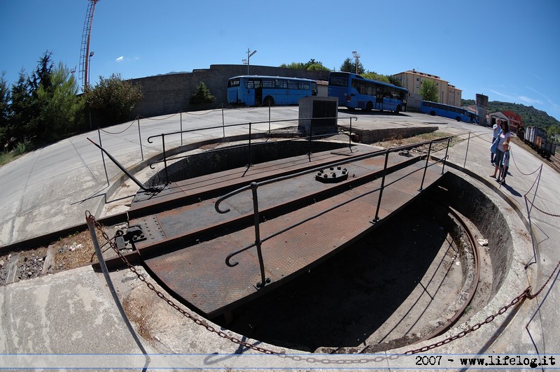 Piattaforma per l'inversione di marcia delle locomotive - Stazione di Tempio Pausania - Sardegna - Pietromassimo Pasqui 2007