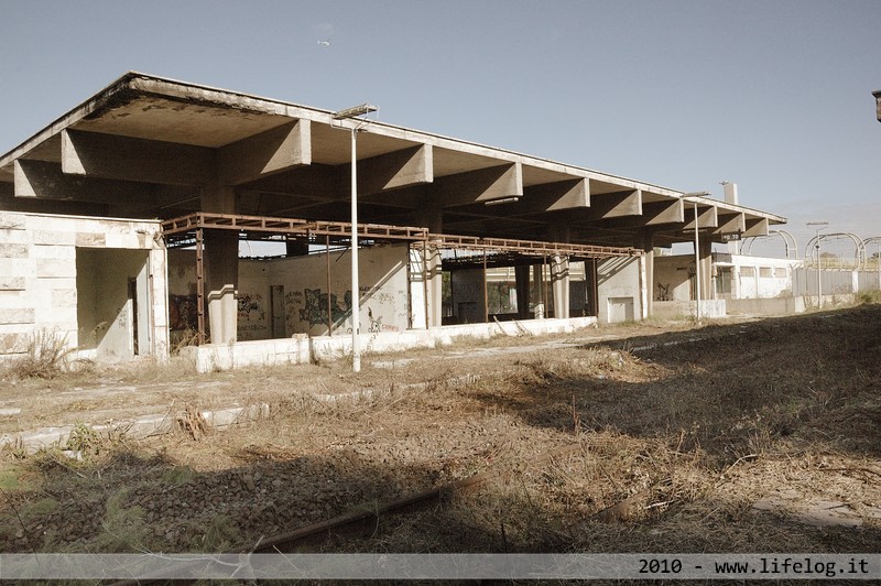 Stazione abbandonata di Porto - Linea Roma-Fiumicino - Pietromassimo Pasqui 2010